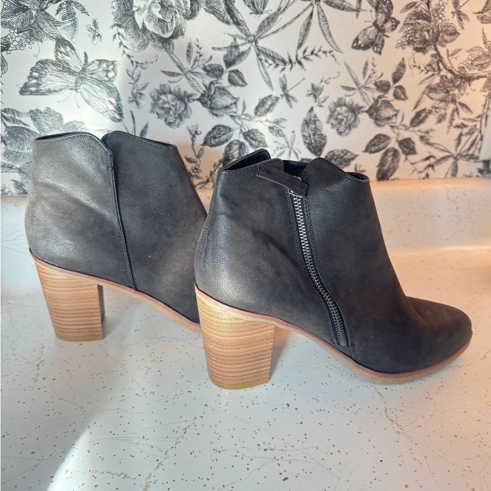 MIA Women's Ankle Boots Block Heel Side Zip Black Suede Size 9 NWT READ DESCR.